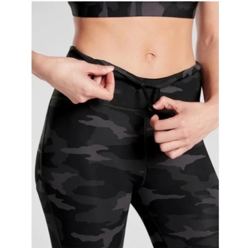 Athleta Ultimate Stash Pocket Camo 7/8 Size Small‎ - Picture 12 of 15